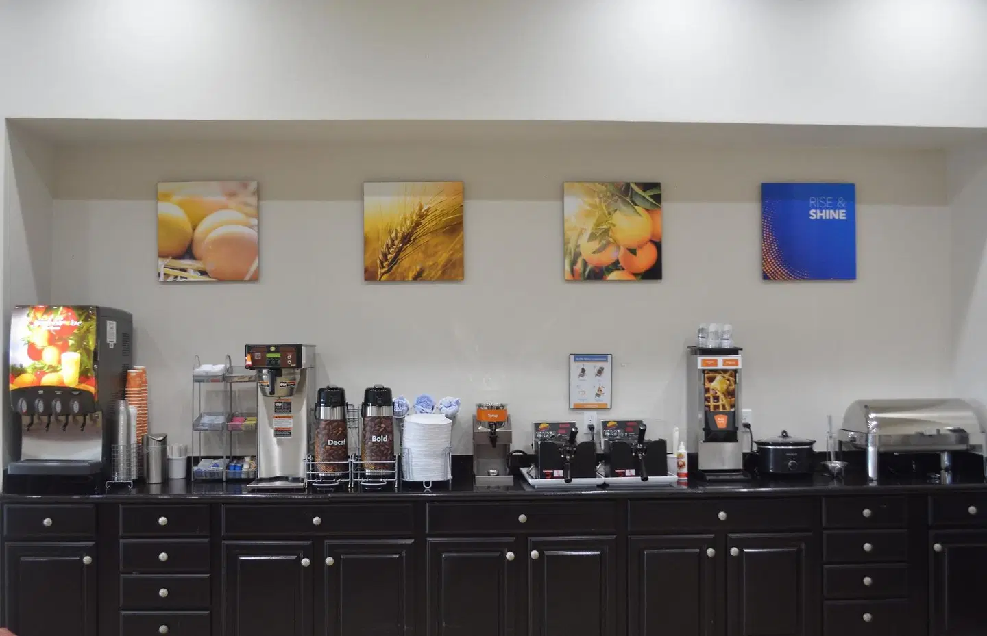 Comfort Suites Yukon Bar