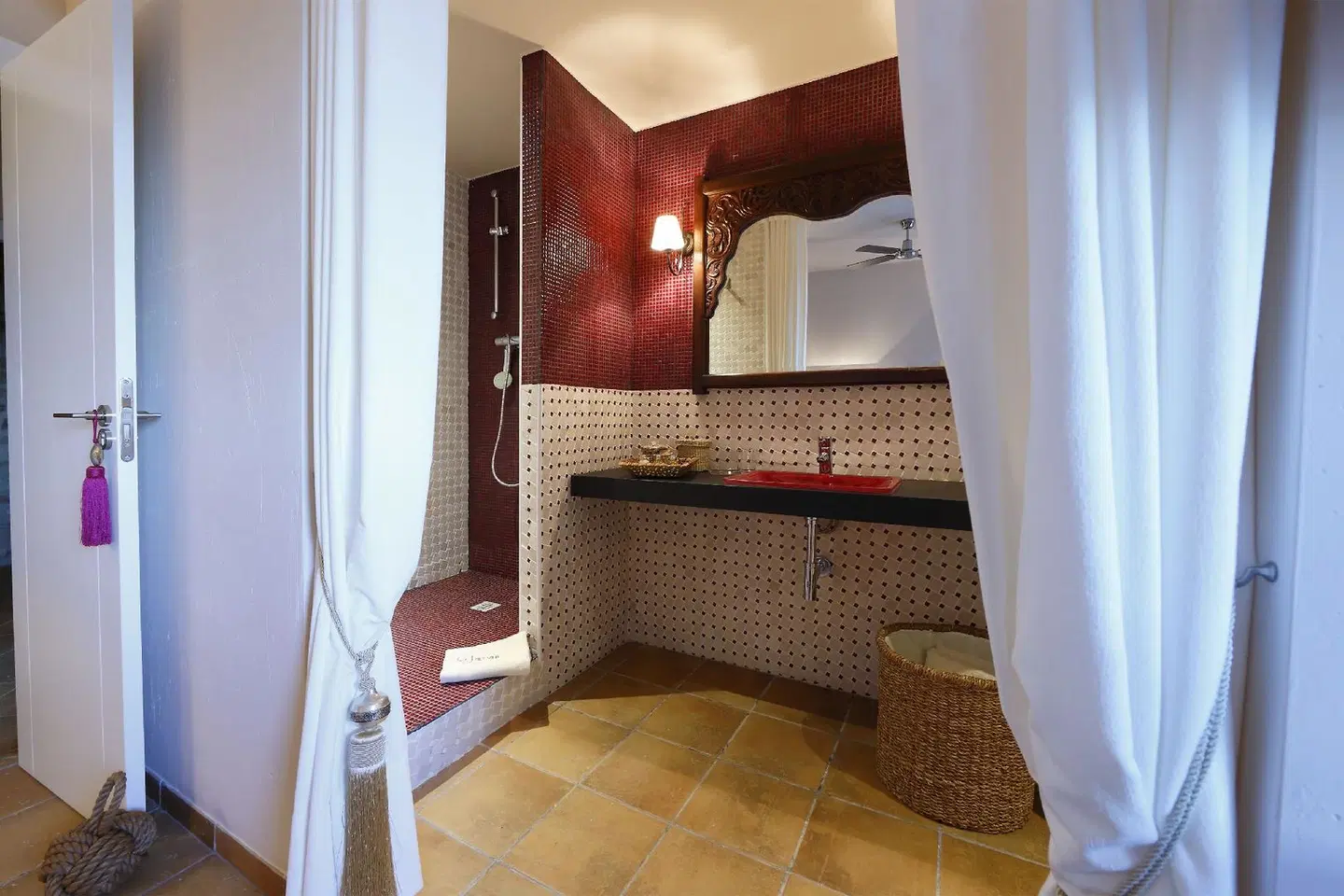 Dalt Vila Badezimmer