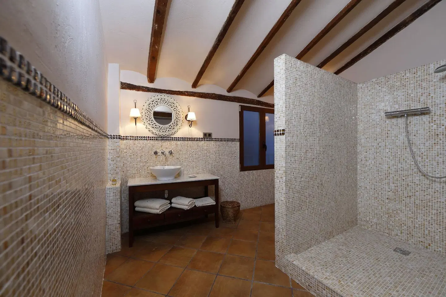 Dalt Vila Badezimmer