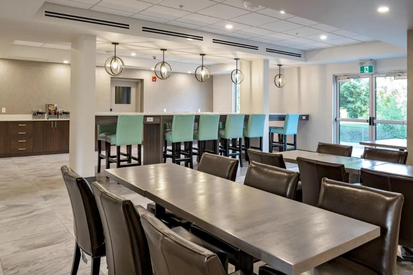 Coast Oliver Hotel Bar