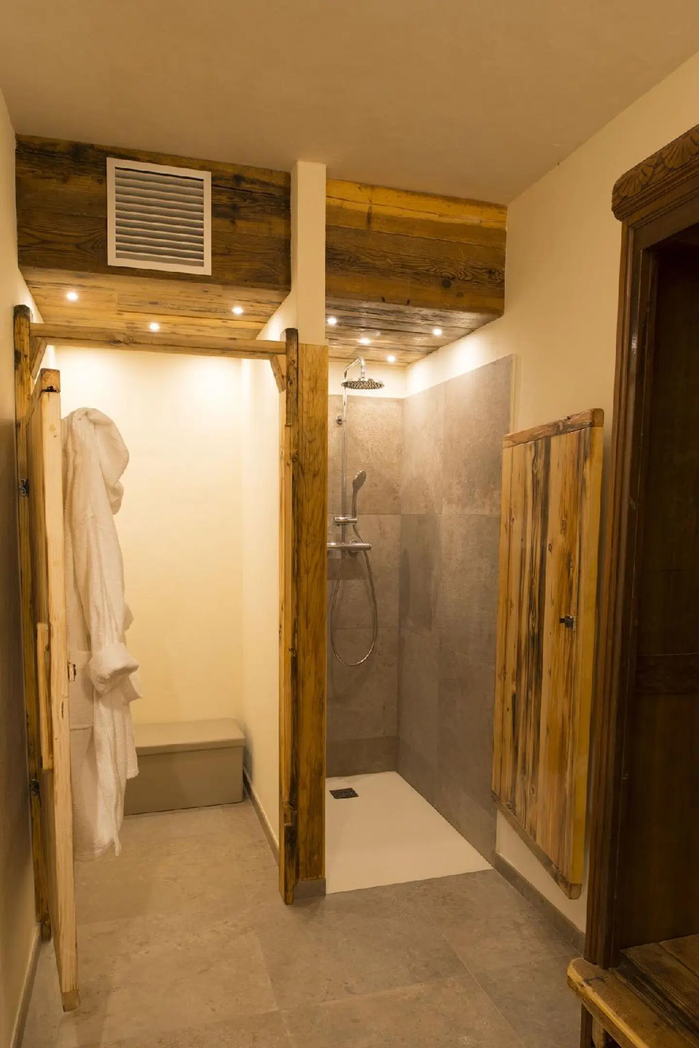 Lo Tzeno Badezimmer