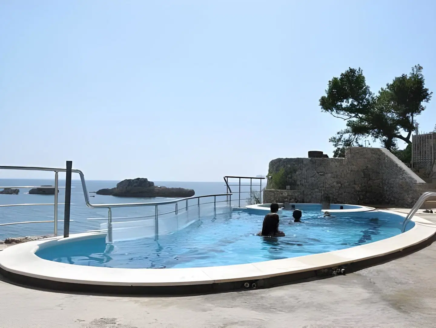 Apartments Eneida OUTDOOR_POOL