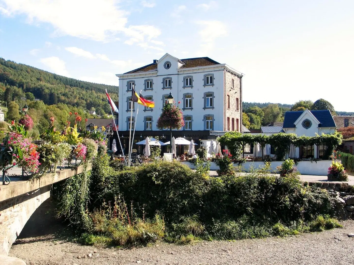 Le Baron Apartments EXTERIOR