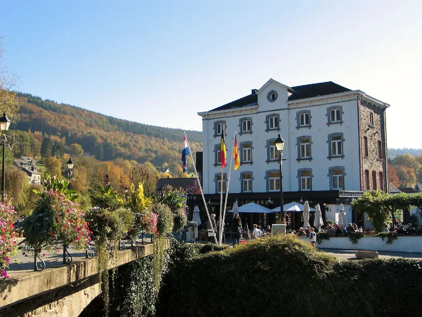Le Baron Apartments EXTERIOR