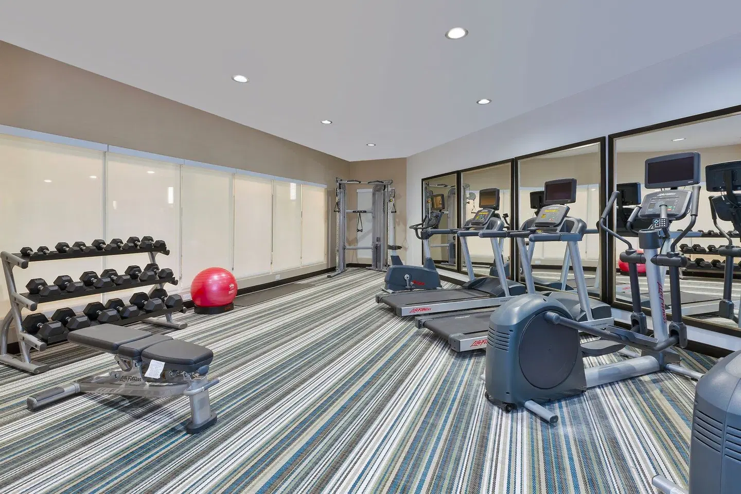 Candlewood Suites Louisville - NE Downtown Area by IHG SPORTS_AND_LEISURE