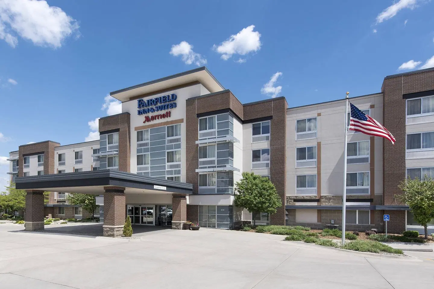 Fairfield Inn & Suites by Marriott Omaha Downtown EXTERIOR
