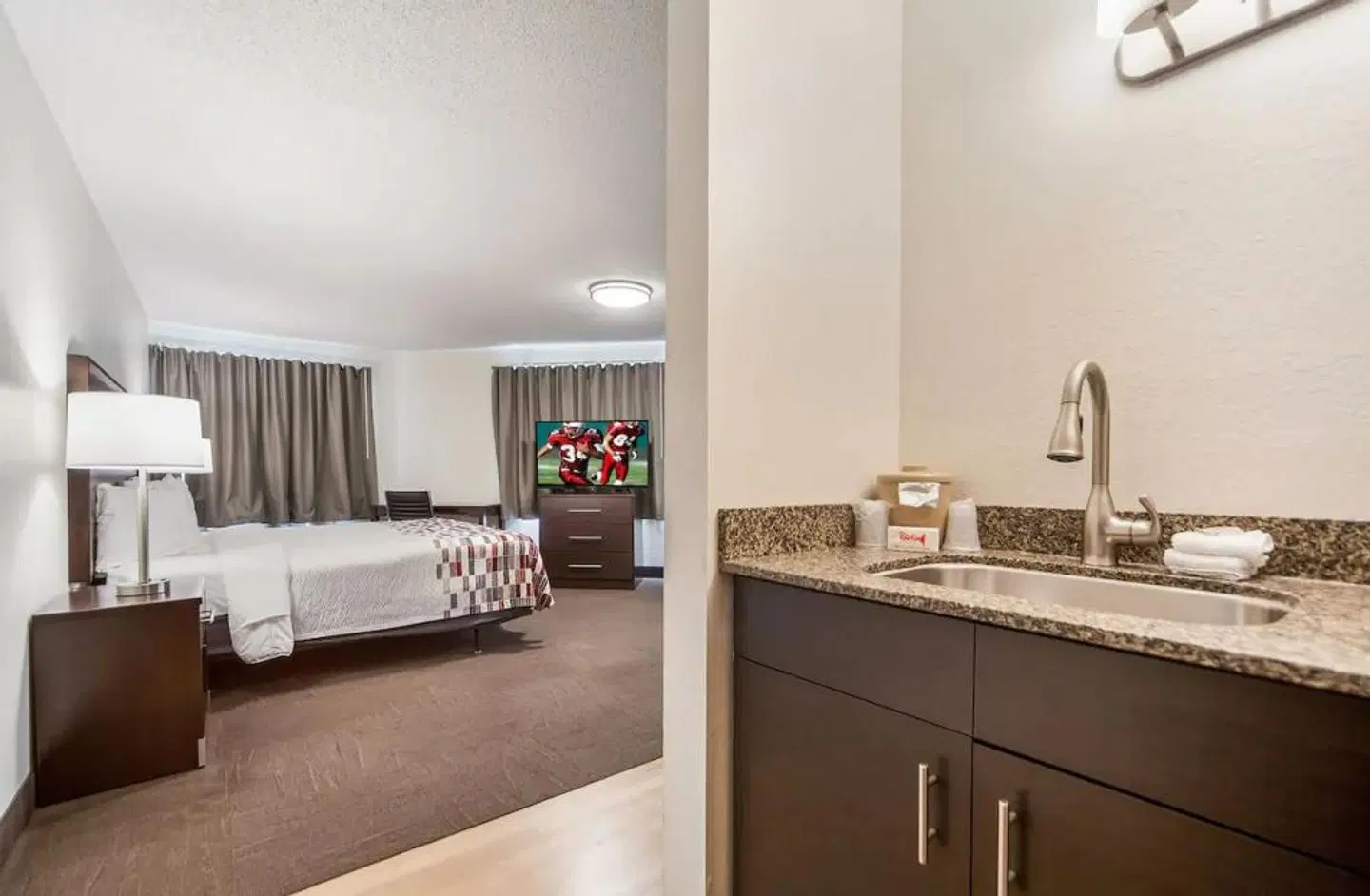 Red Roof Inn & Suites Omaha - Council Bluffs ROOM_EXAMPLE
