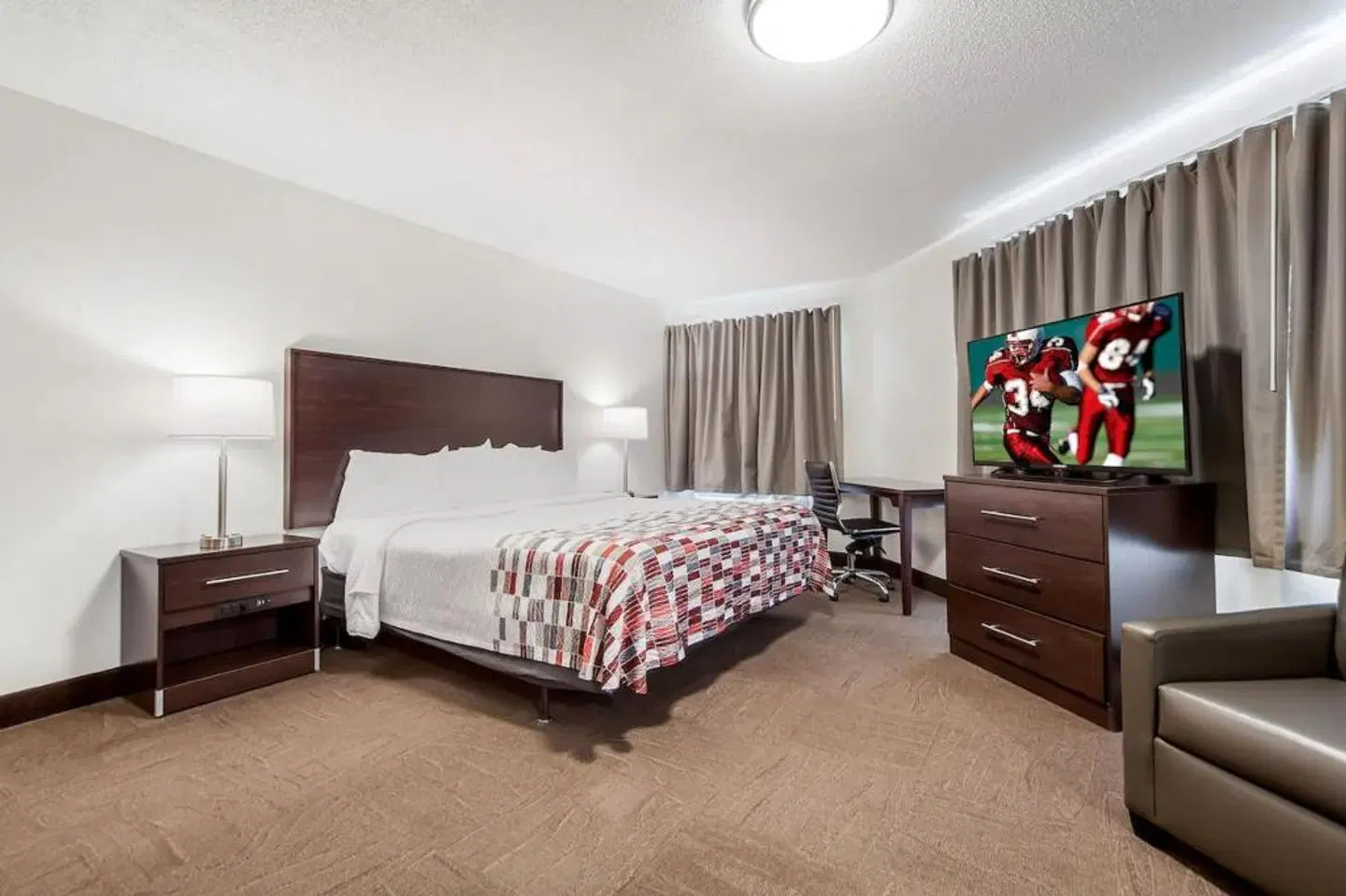 Red Roof Inn & Suites Omaha - Council Bluffs ROOM_EXAMPLE