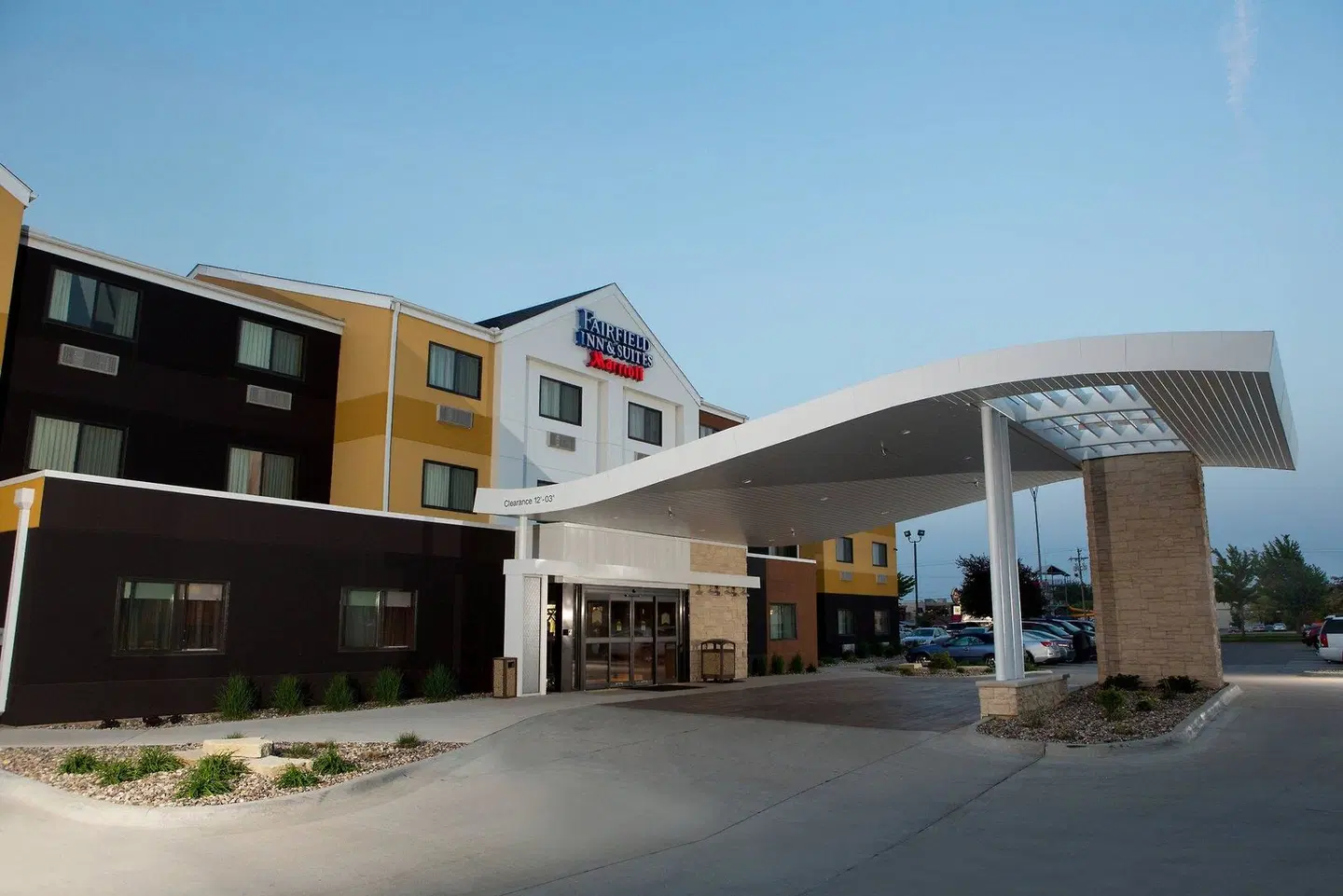 Fairfield by Marriott Inn & Suites Burlington EXTERIOR