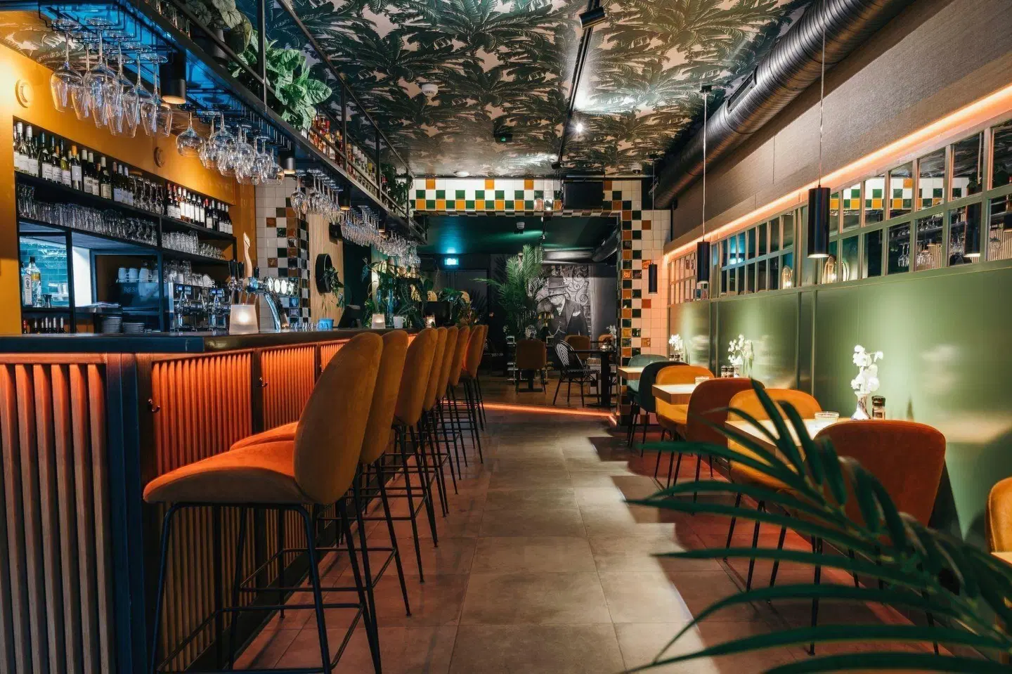 Winston B&B Bar