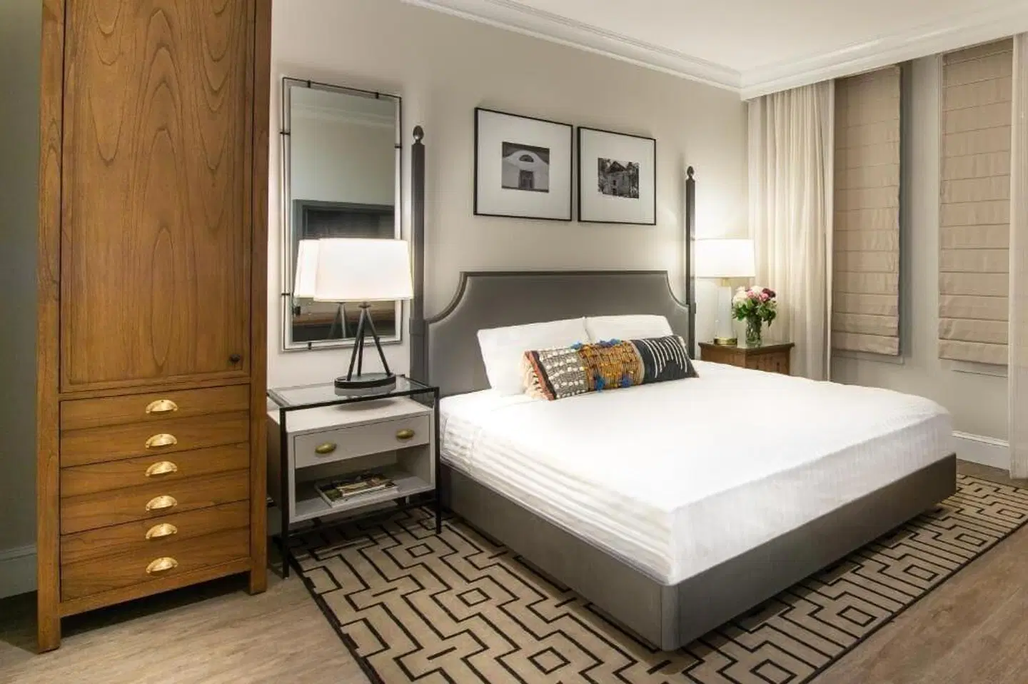 Hotel E ROOM_EXAMPLE