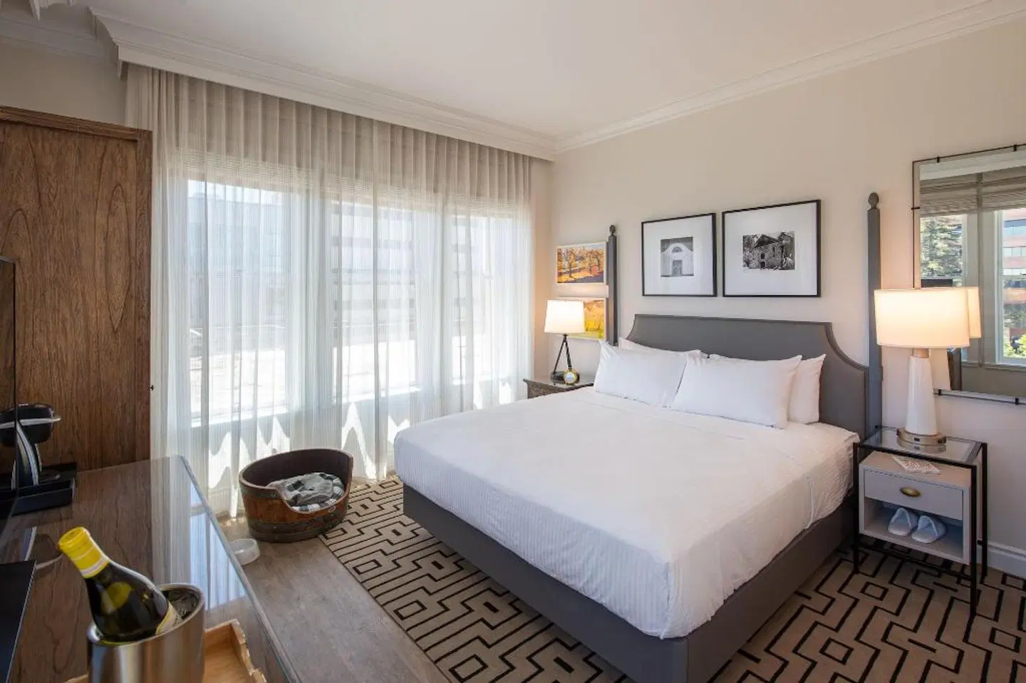 Hotel E ROOM_EXAMPLE