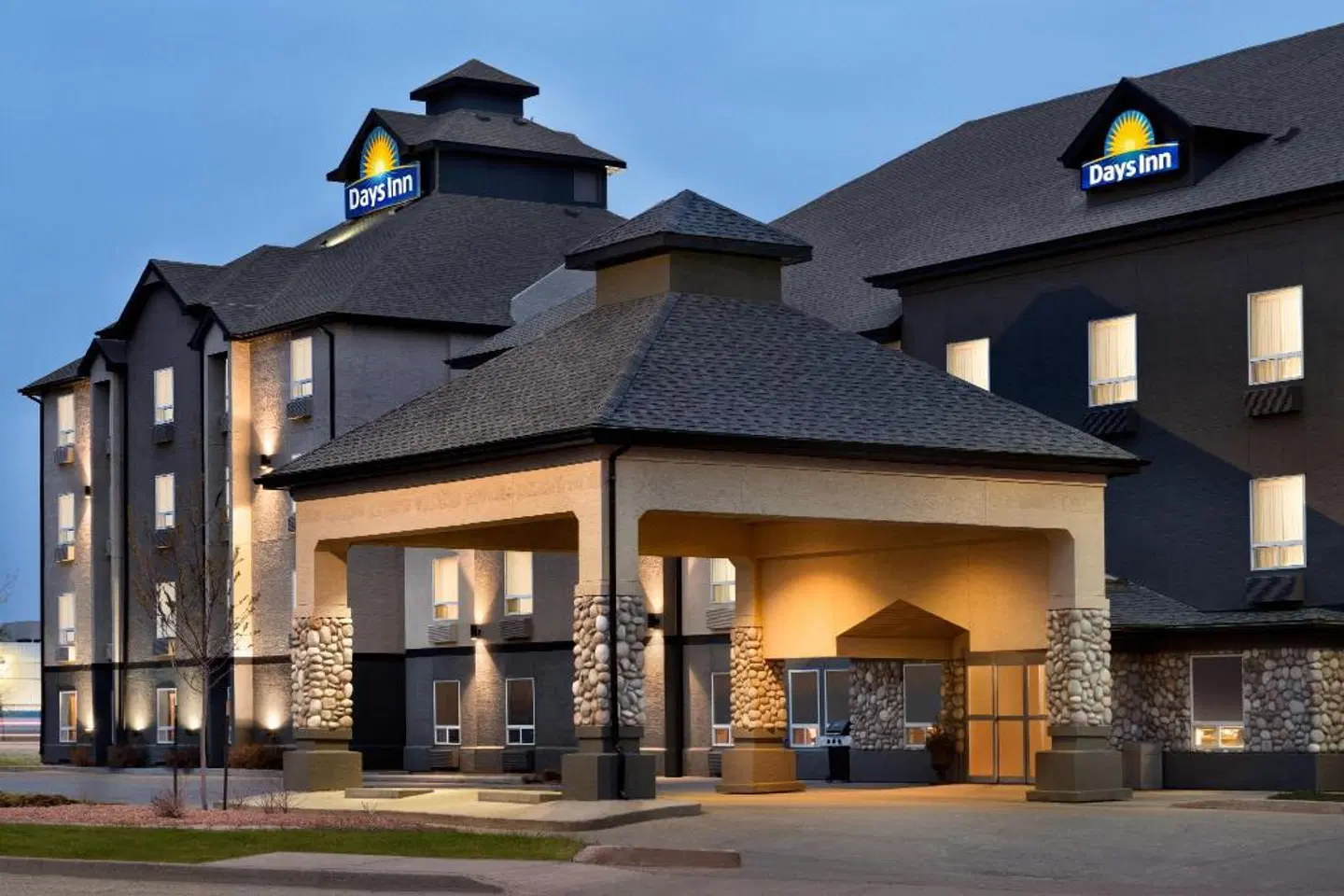 Days Inn by Wyndham Regina EXTERIOR