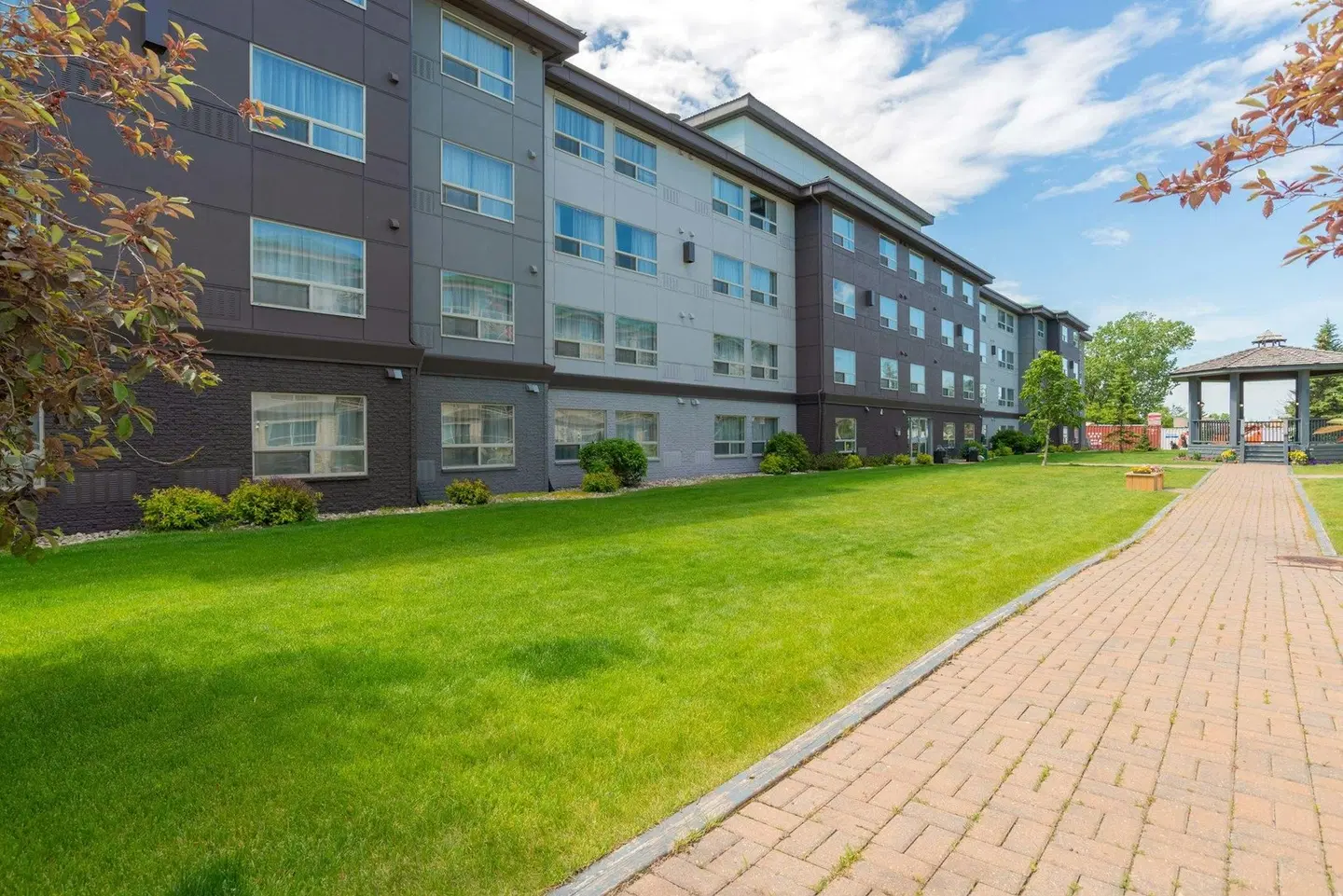Sandman Hotel & Suites Regina EXTERIOR