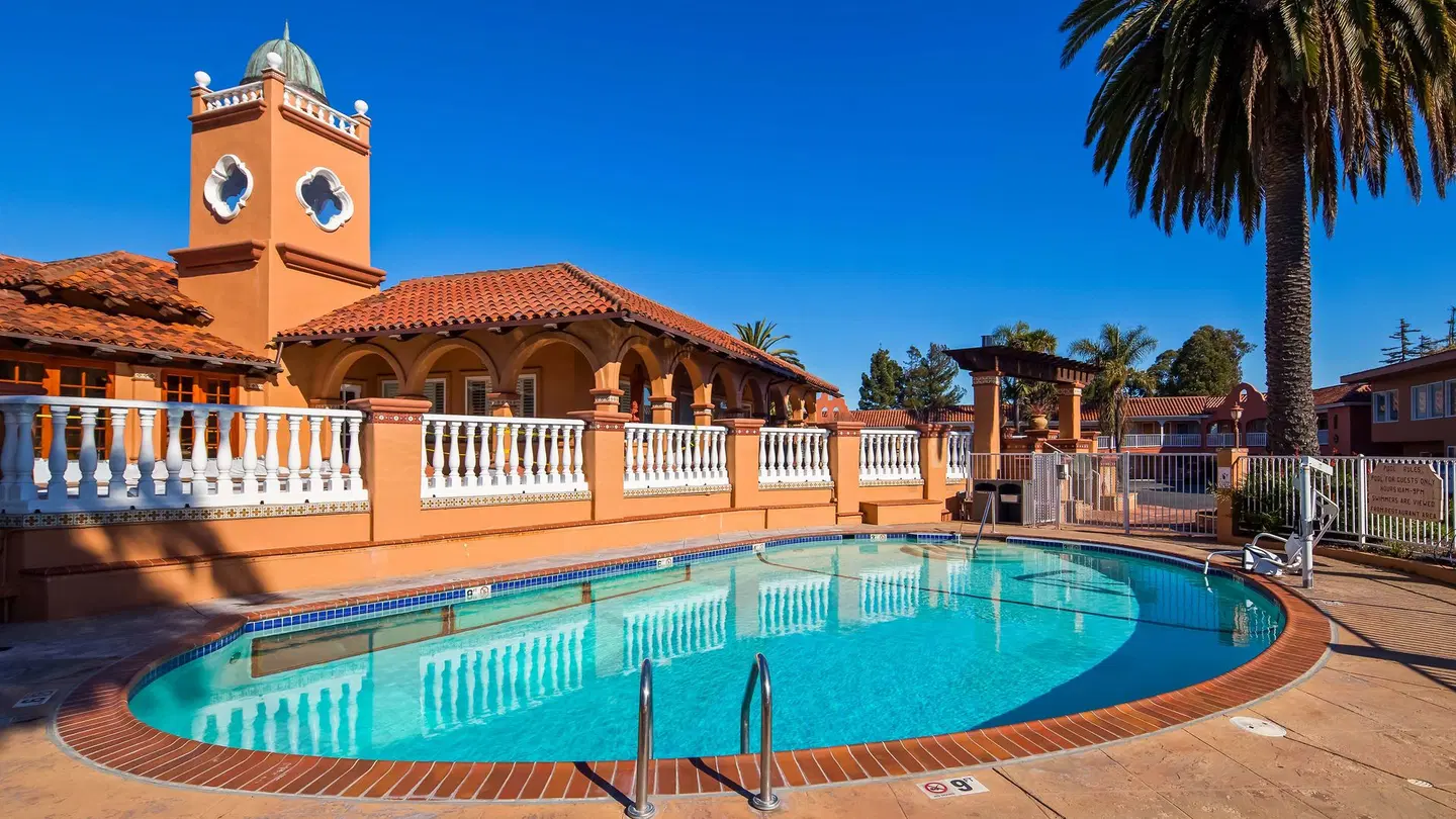 SFO Airport Hotel, El Rancho Inn Signature Collection OUTDOOR_POOL