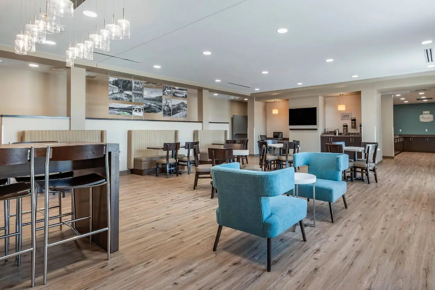 MainStay Suites Bar