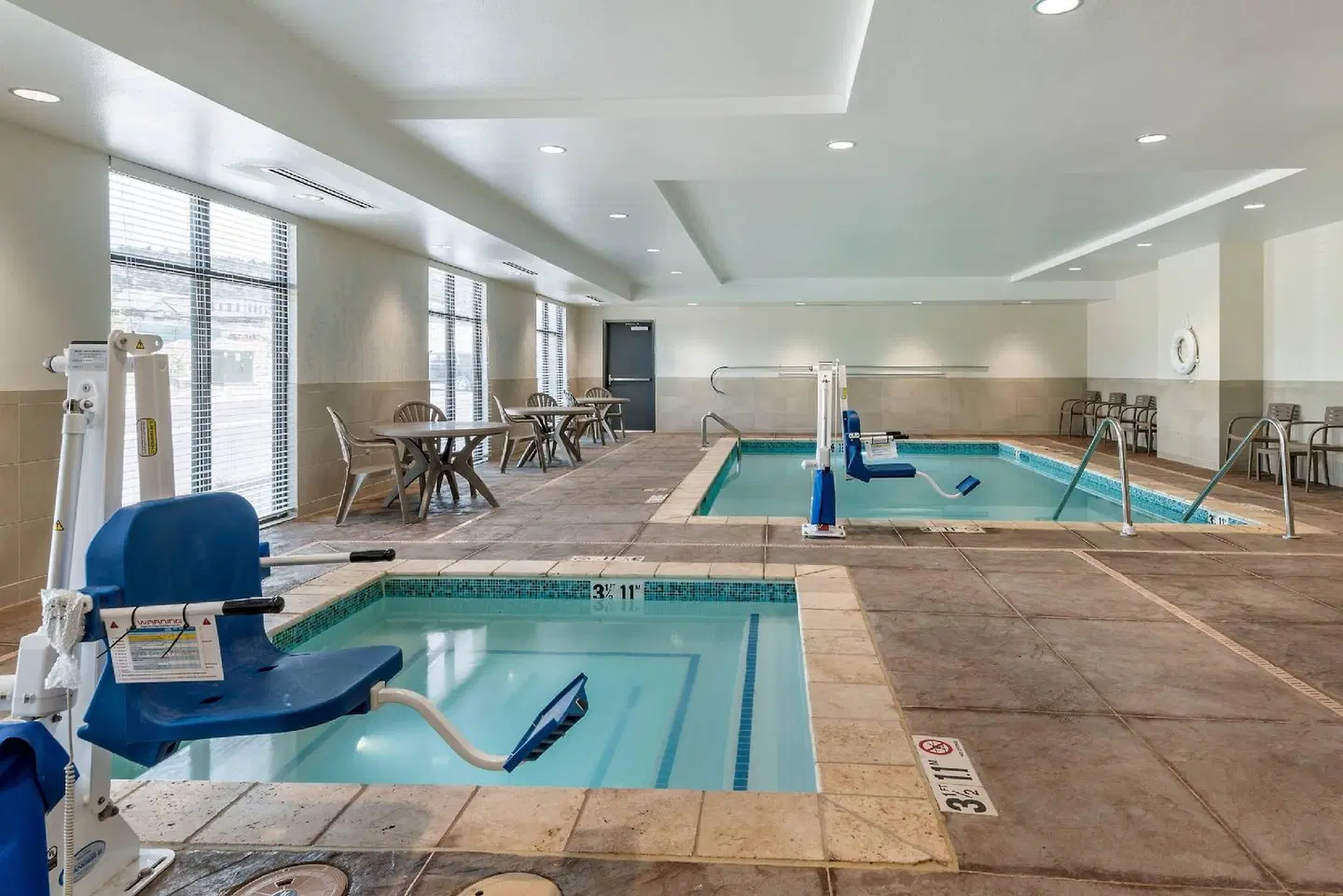 MainStay Suites Hallenbad