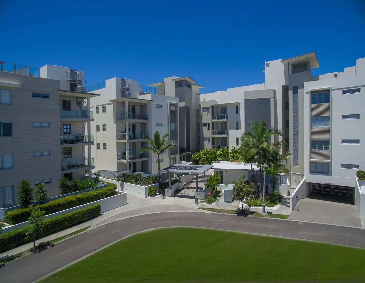 White Shells Luxury Apartments EXTERIOR