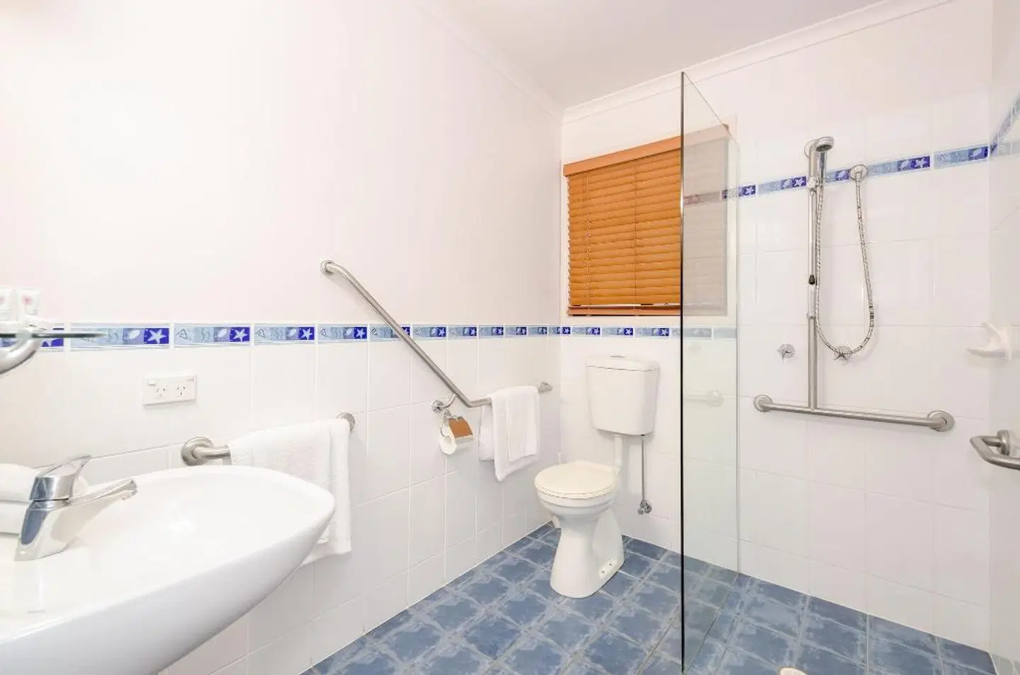 Xenia Central Studio Accommodation Badezimmer