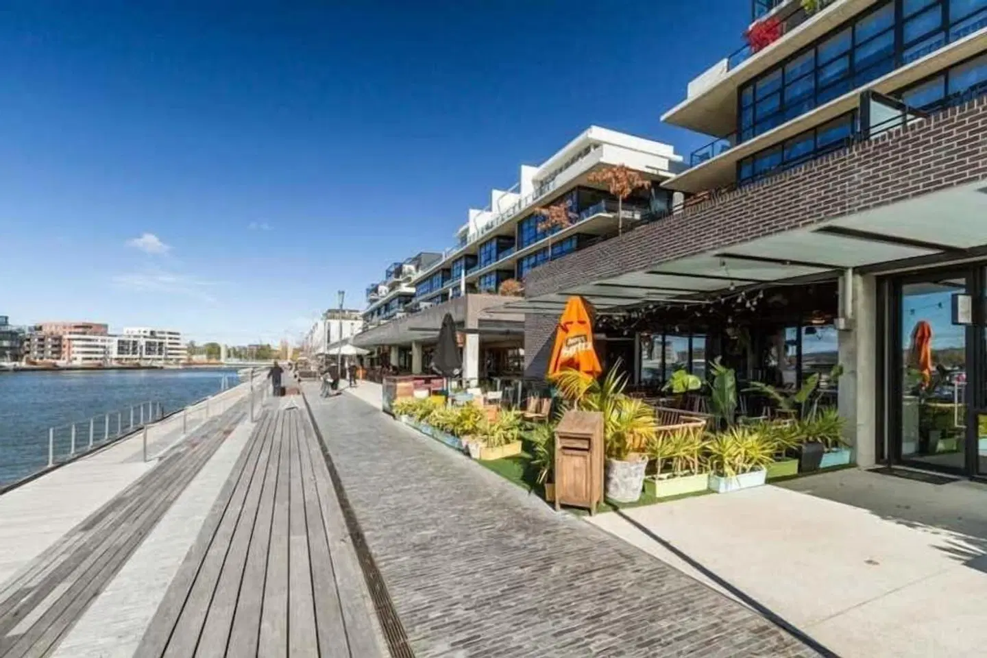 Oxley Court Serviced Apartments Terrasse