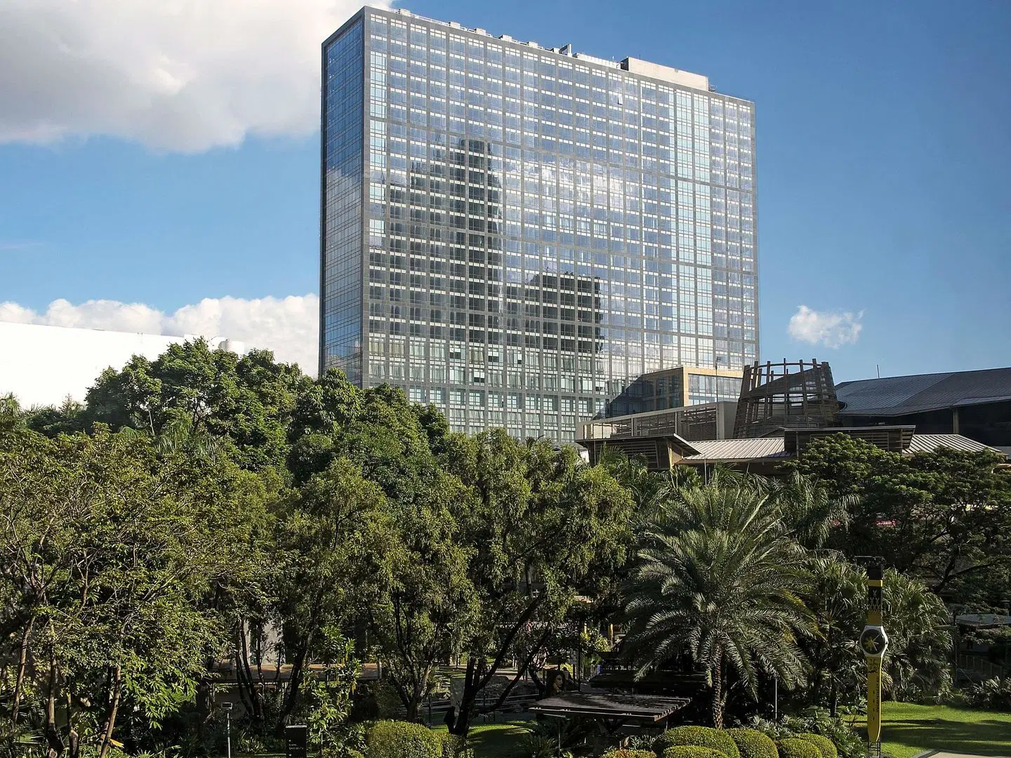 Fairmont Makati EXTERIOR
