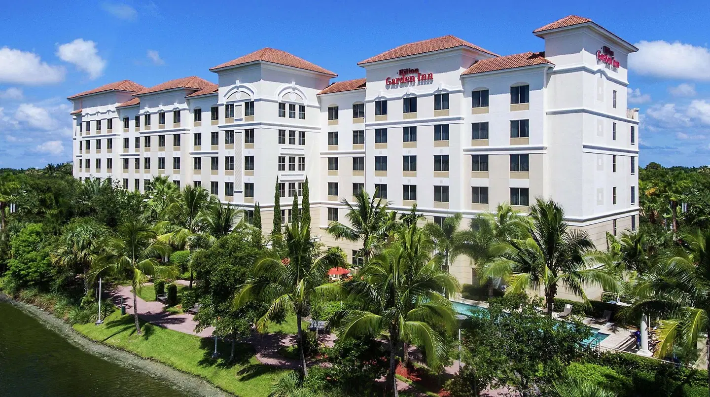 Hilton Garden Inn Palm Beach Gardens EXTERIOR