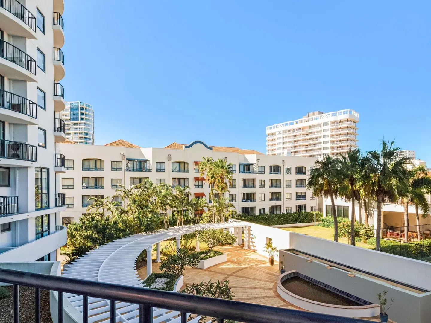 Mantra Coolangatta Beach EXTERIOR