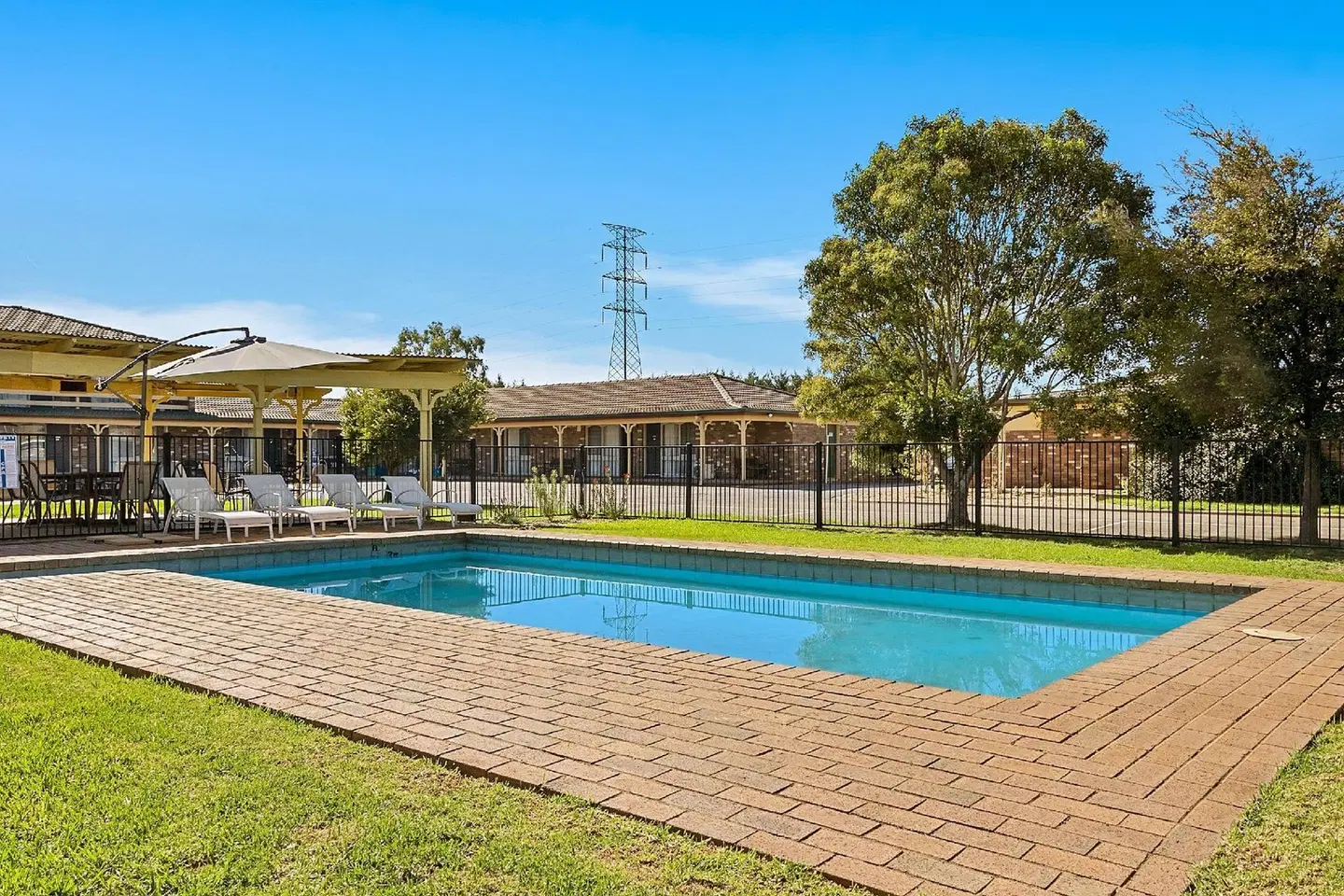 Quality Inn Carriage House OUTDOOR_POOL