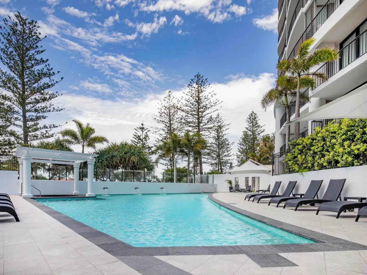 Mantra Coolangatta Beach OUTDOOR_POOL