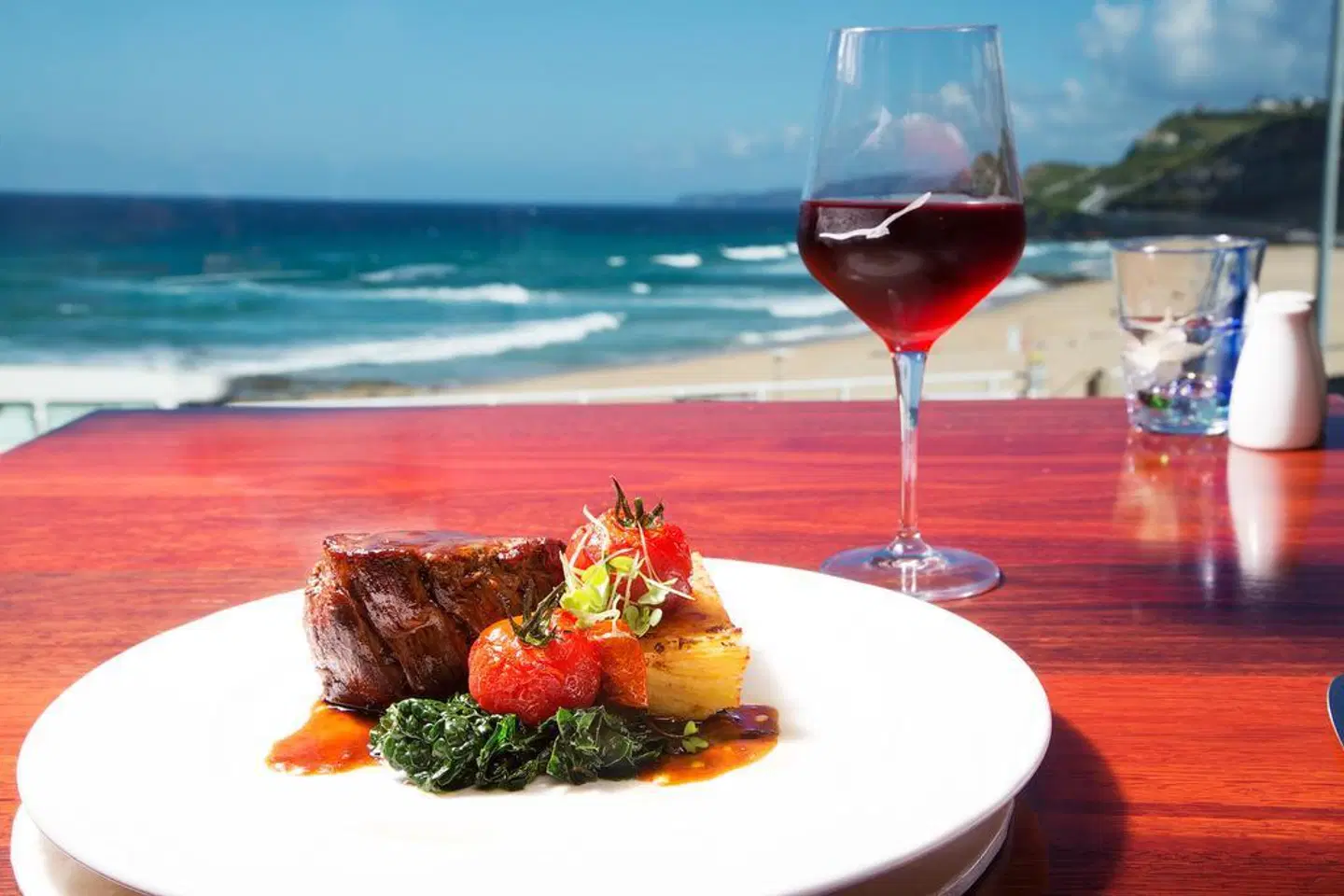 Quality Hotel Noah's On the Beach Restaurant