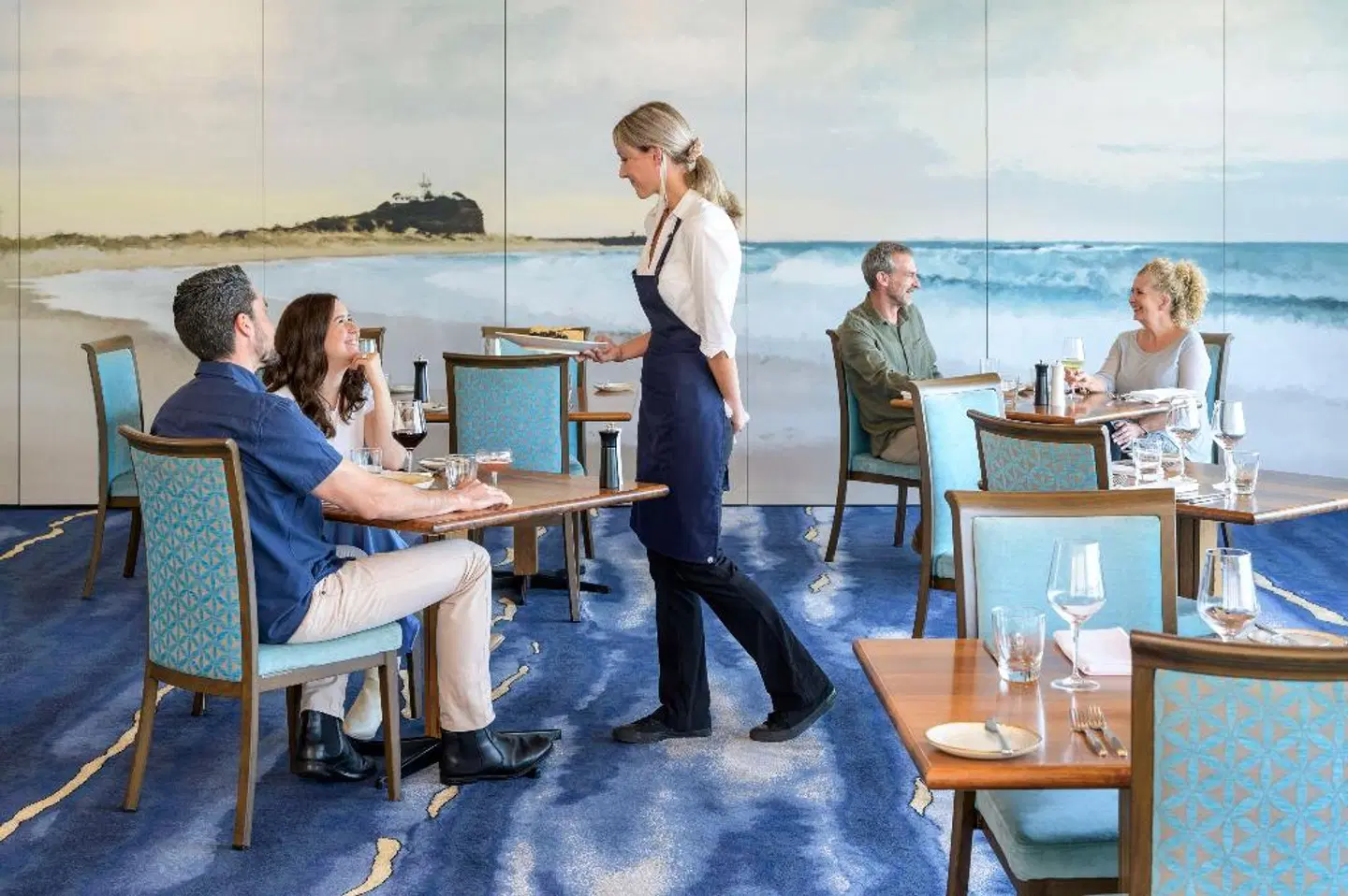 Quality Hotel Noah's On the Beach PEOPLE