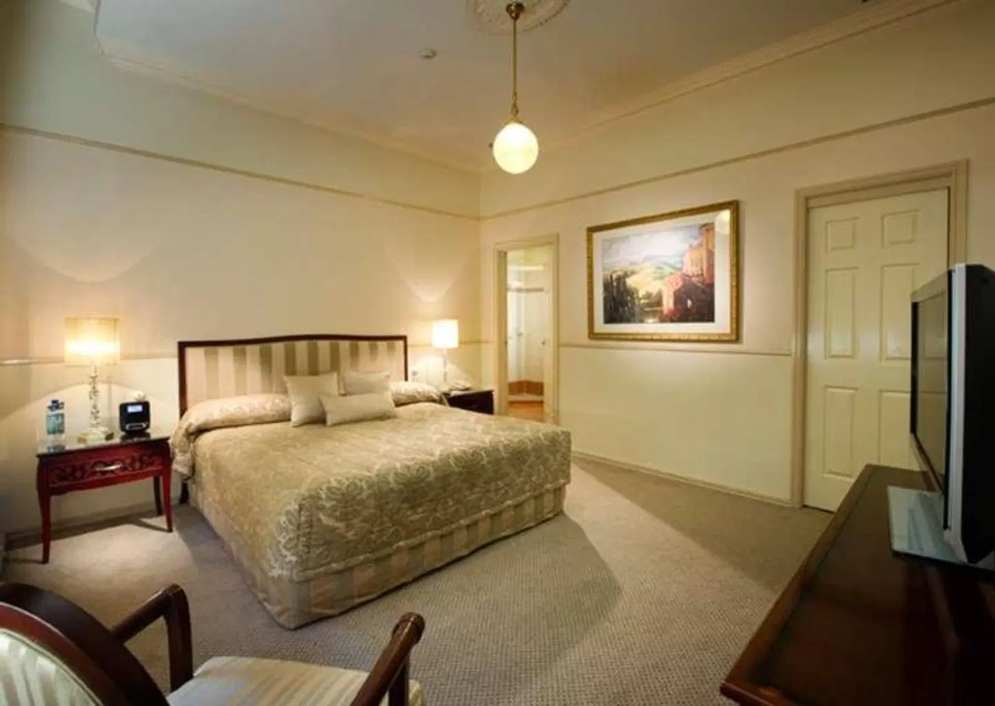 Royal Albert Hotel ROOM_EXAMPLE