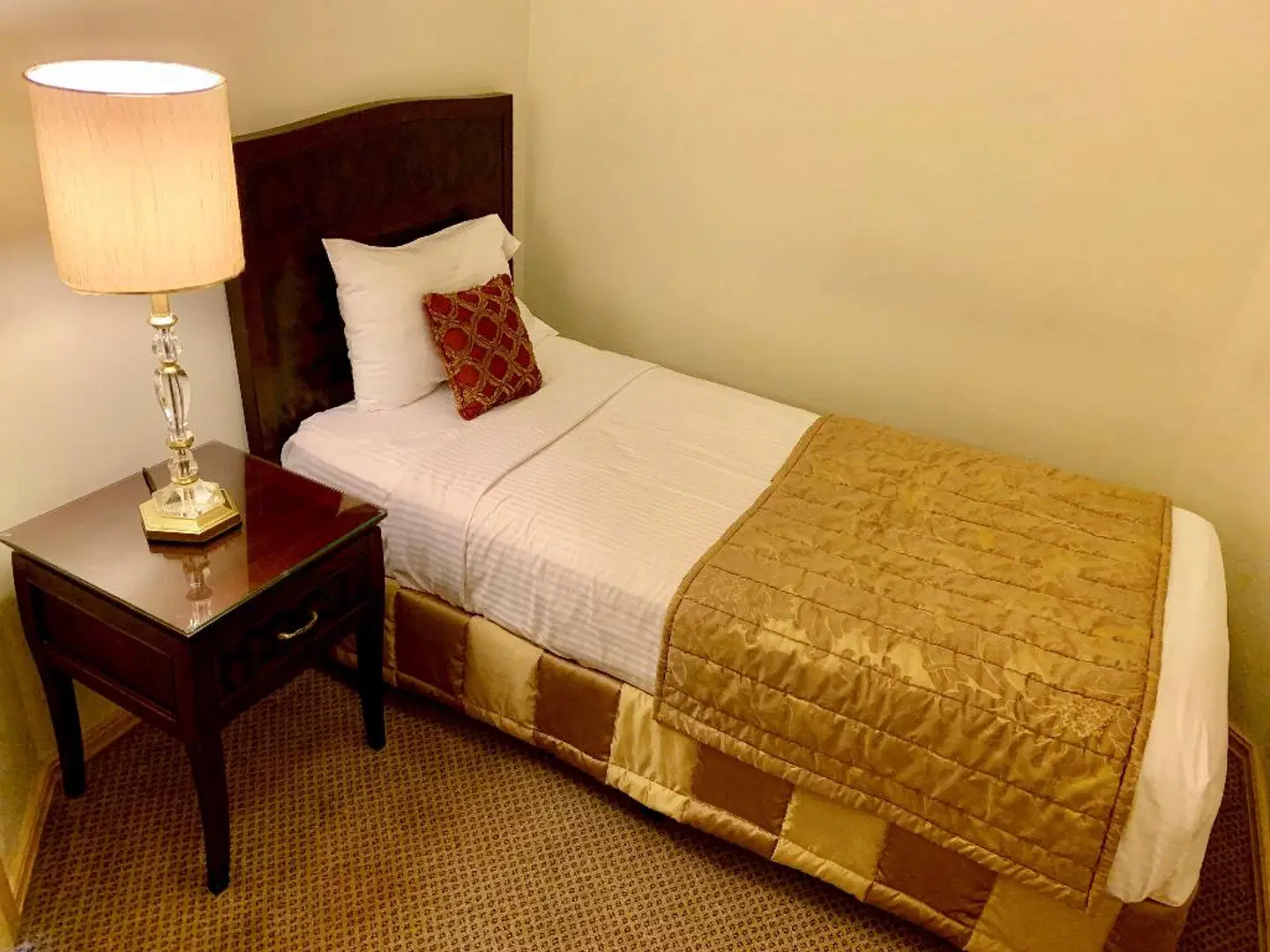 Royal Albert Hotel ROOM_EXAMPLE
