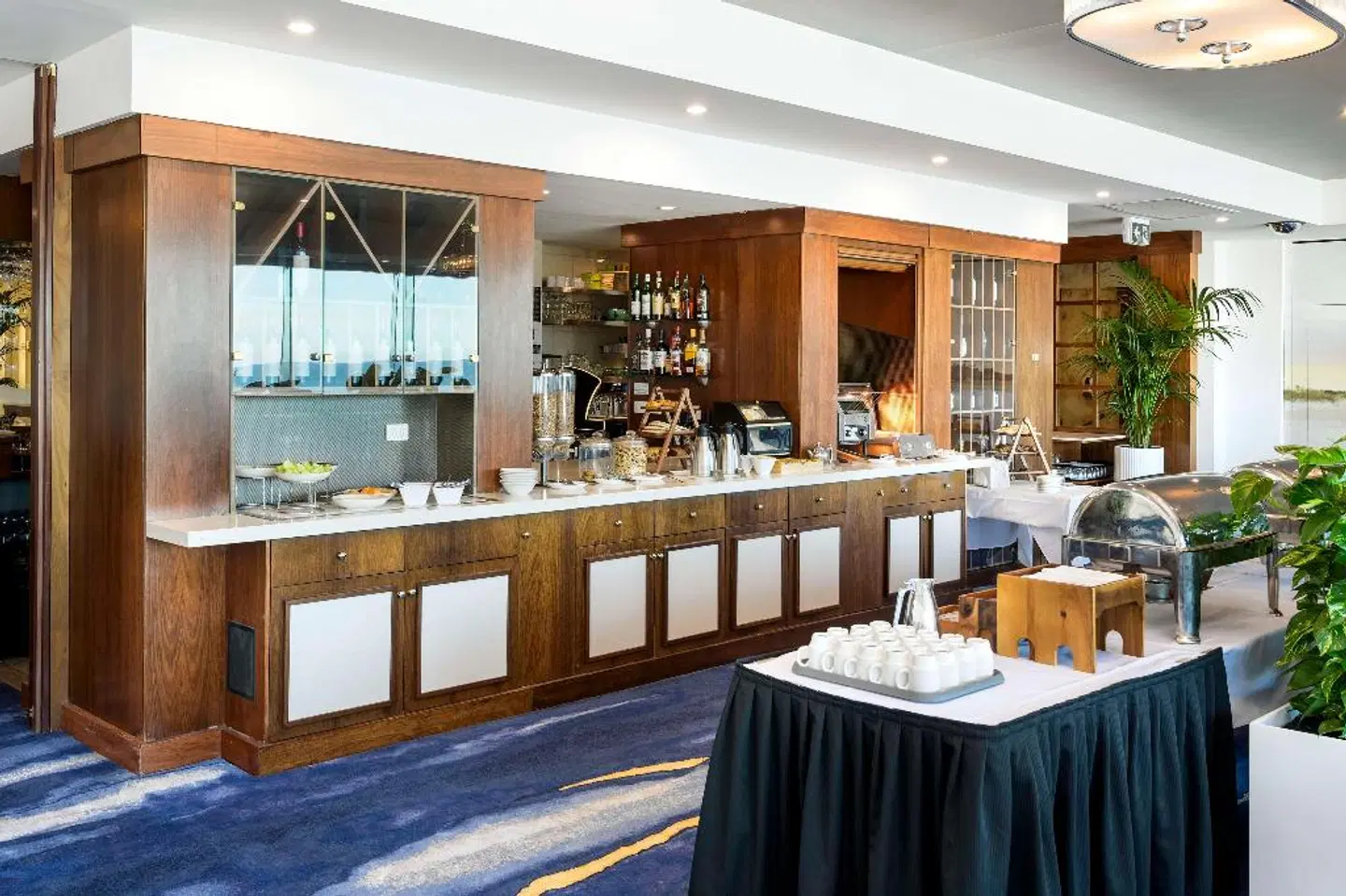 Quality Hotel Noah's On the Beach Restaurant
