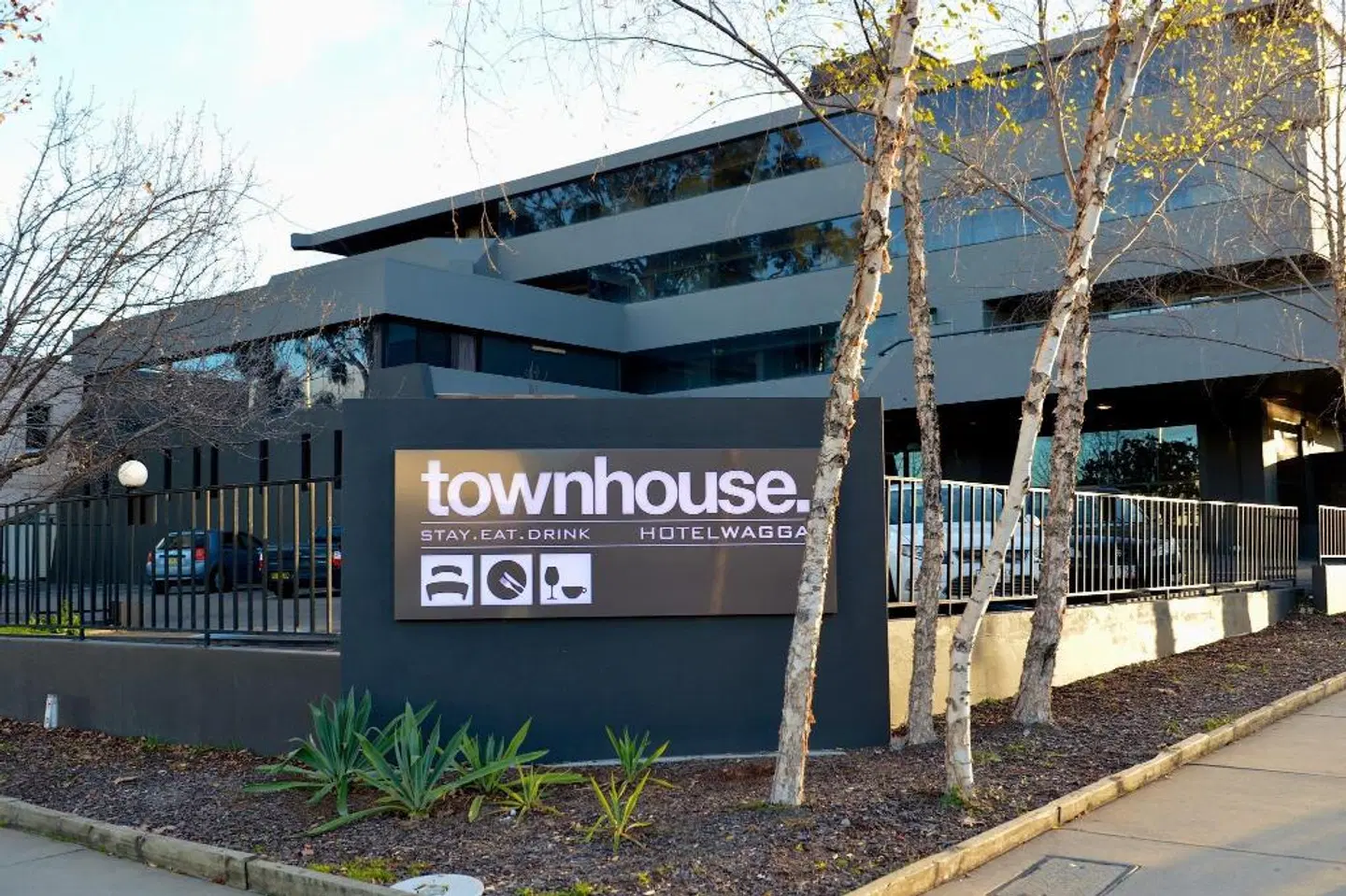 Townhouse Hotel EXTERIOR
