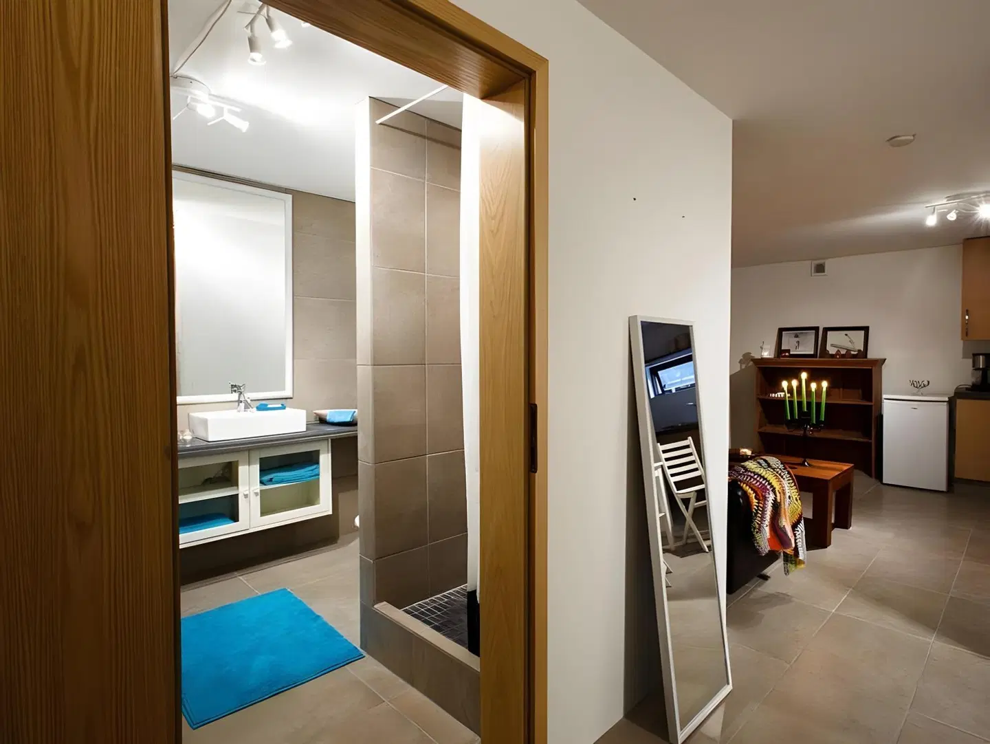 Varmi Guesthouse Apartments Badezimmer