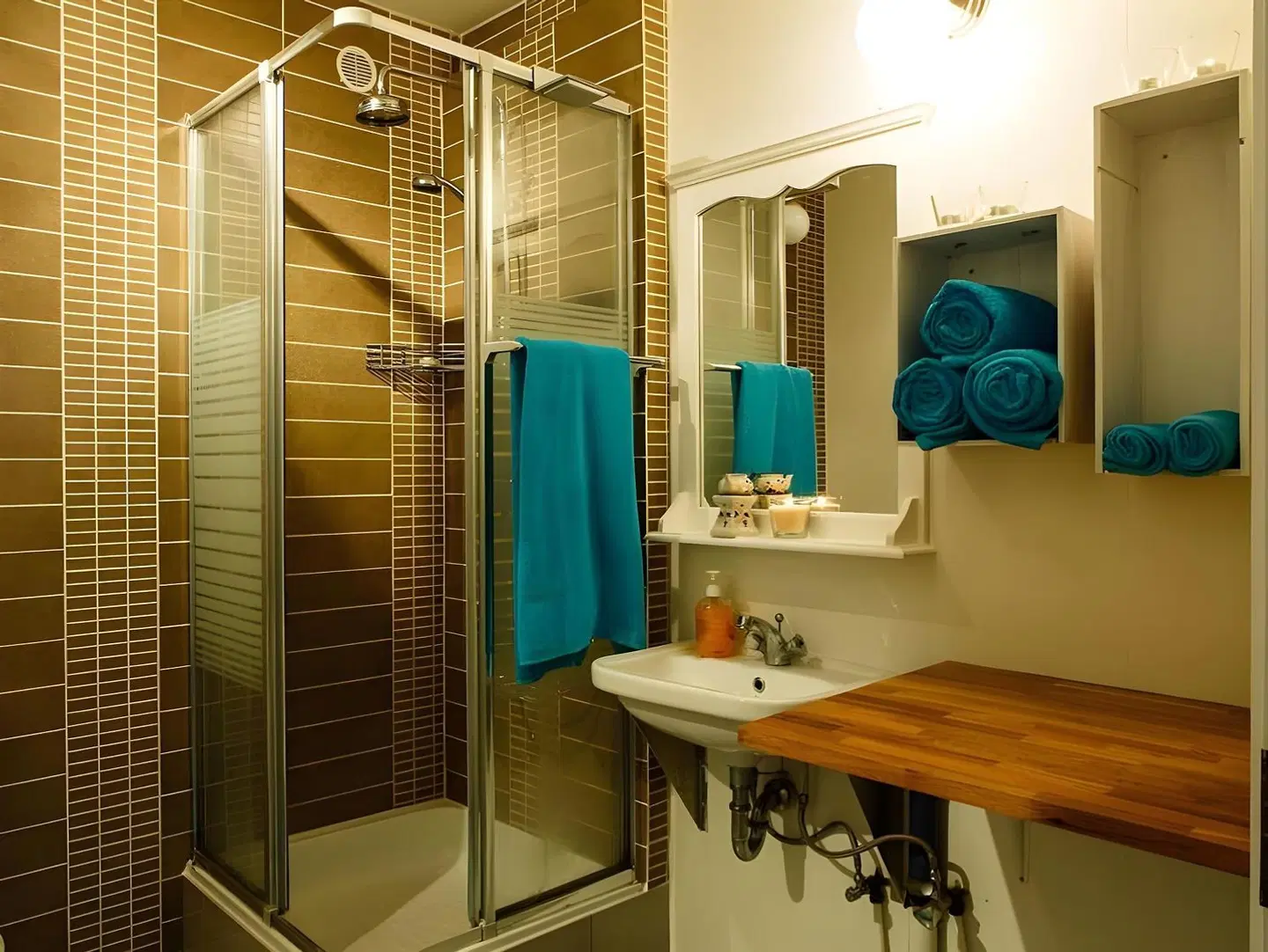 Varmi Guesthouse Apartments Badezimmer
