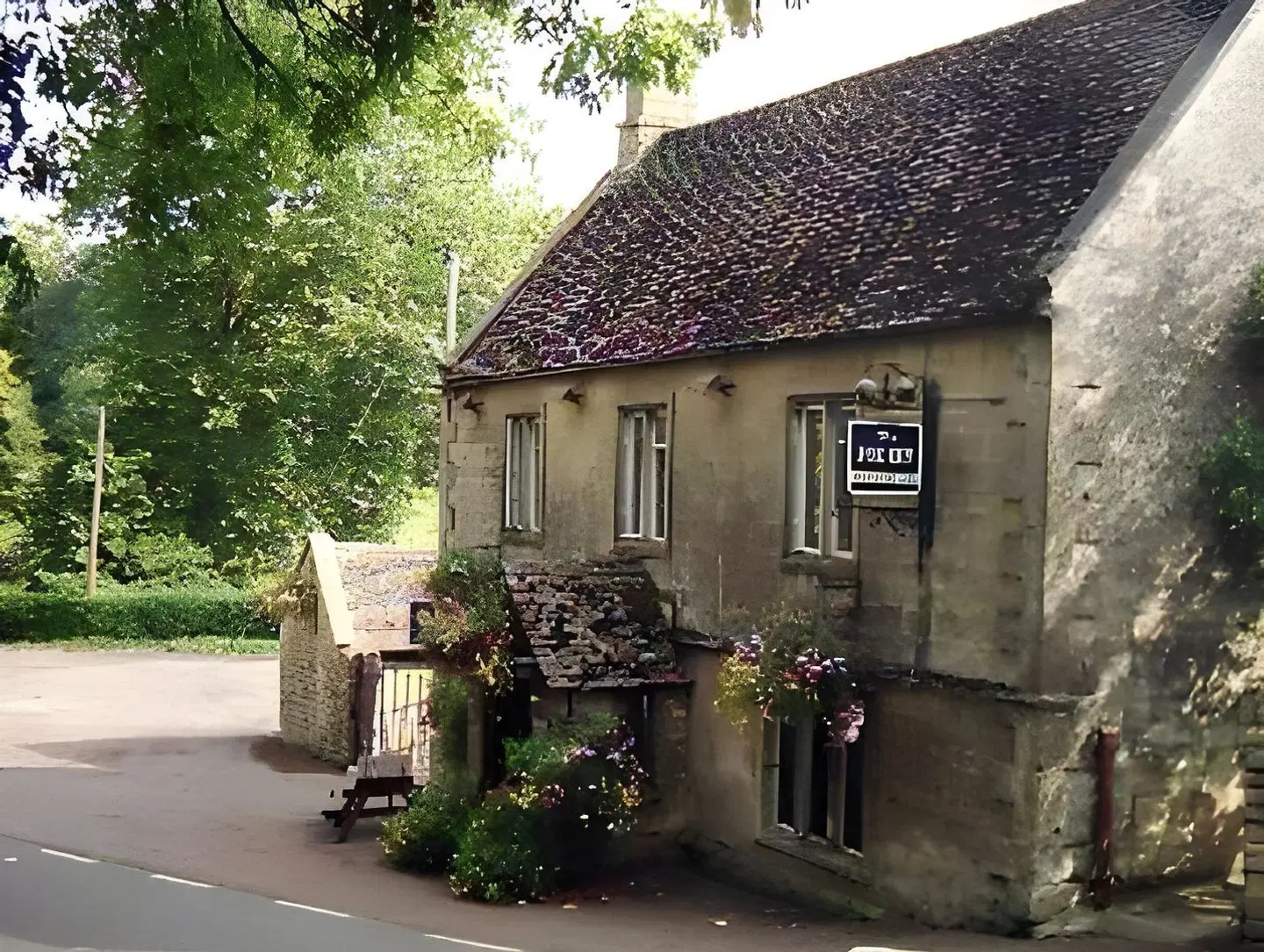 The Fox Inn EXTERIOR