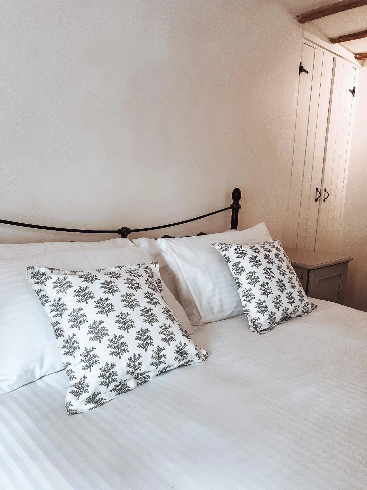 The Fox Inn ROOM_EXAMPLE