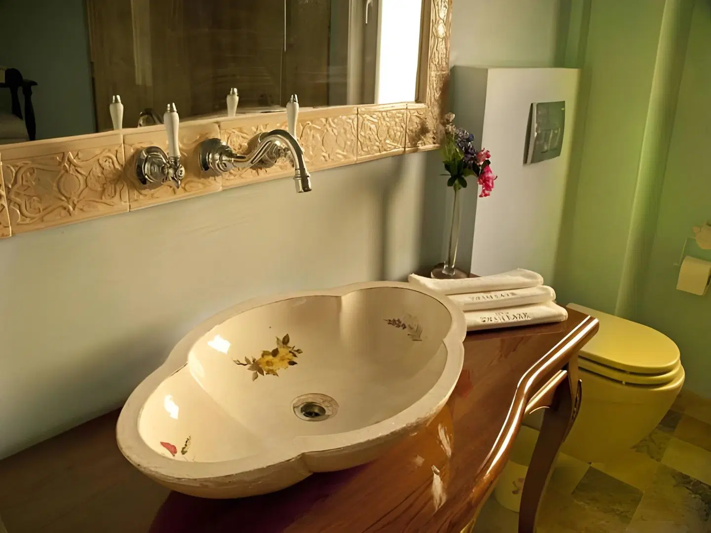 Swan Lake Hotel Badezimmer