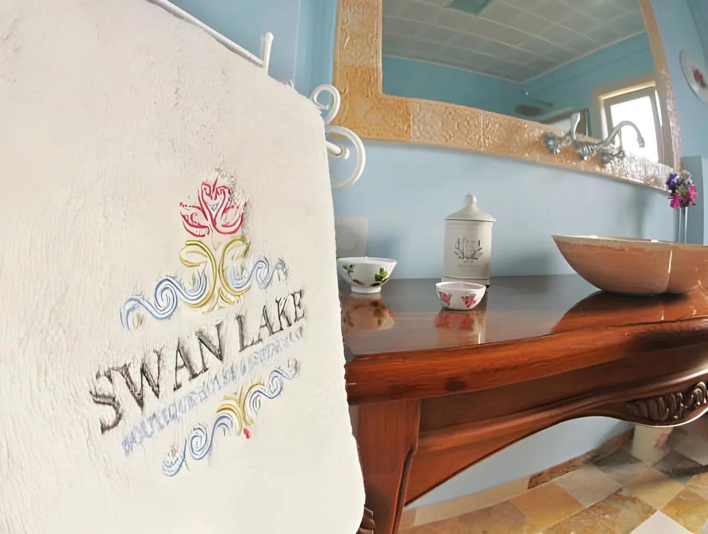 Swan Lake Hotel Badezimmer