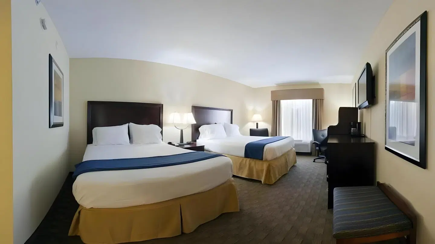 Holiday Inn Express & Suites Clearwater/Us 19 N by IHG ROOM_EXAMPLE
