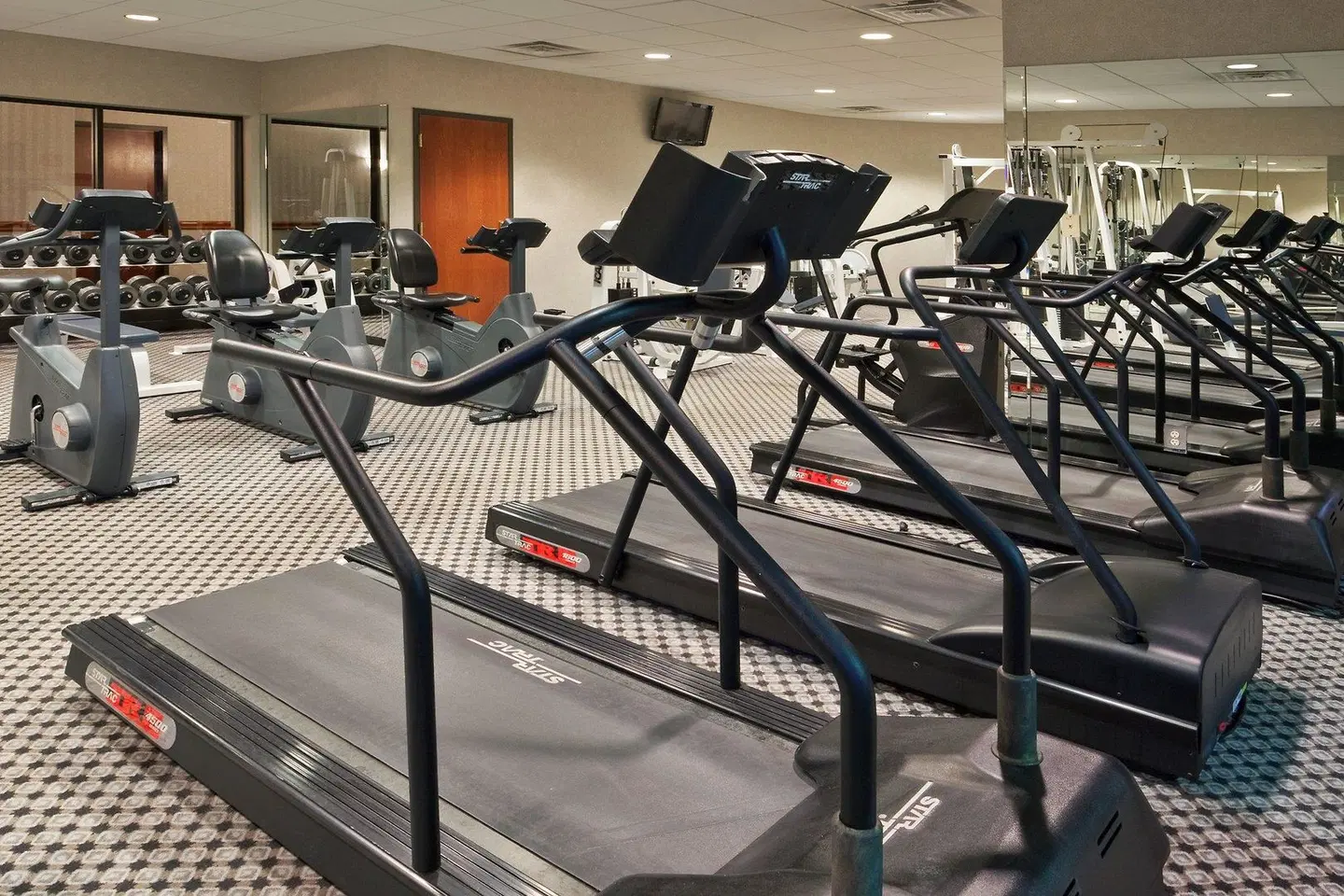 Holiday Inn Express & Suites Belleville (Airport Area) by IHG SPORTS_AND_LEISURE