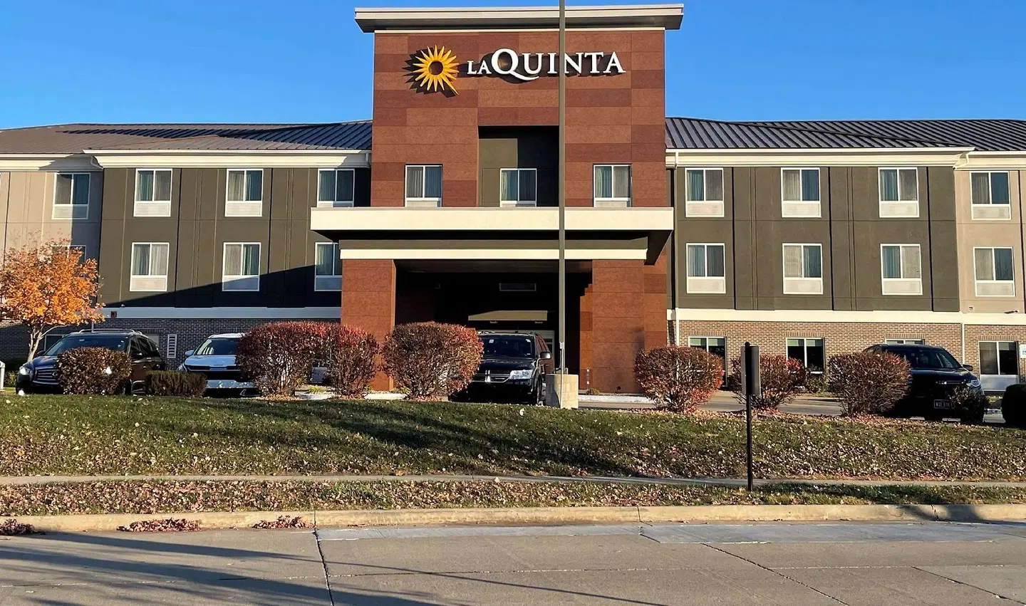 La Quinta Inn & Suites by Wyndham Ankeny IA EXTERIOR