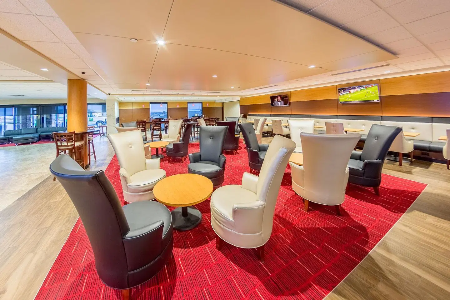 Holiday Inn Des Moines-Airport/Conf Center by IHG Bar