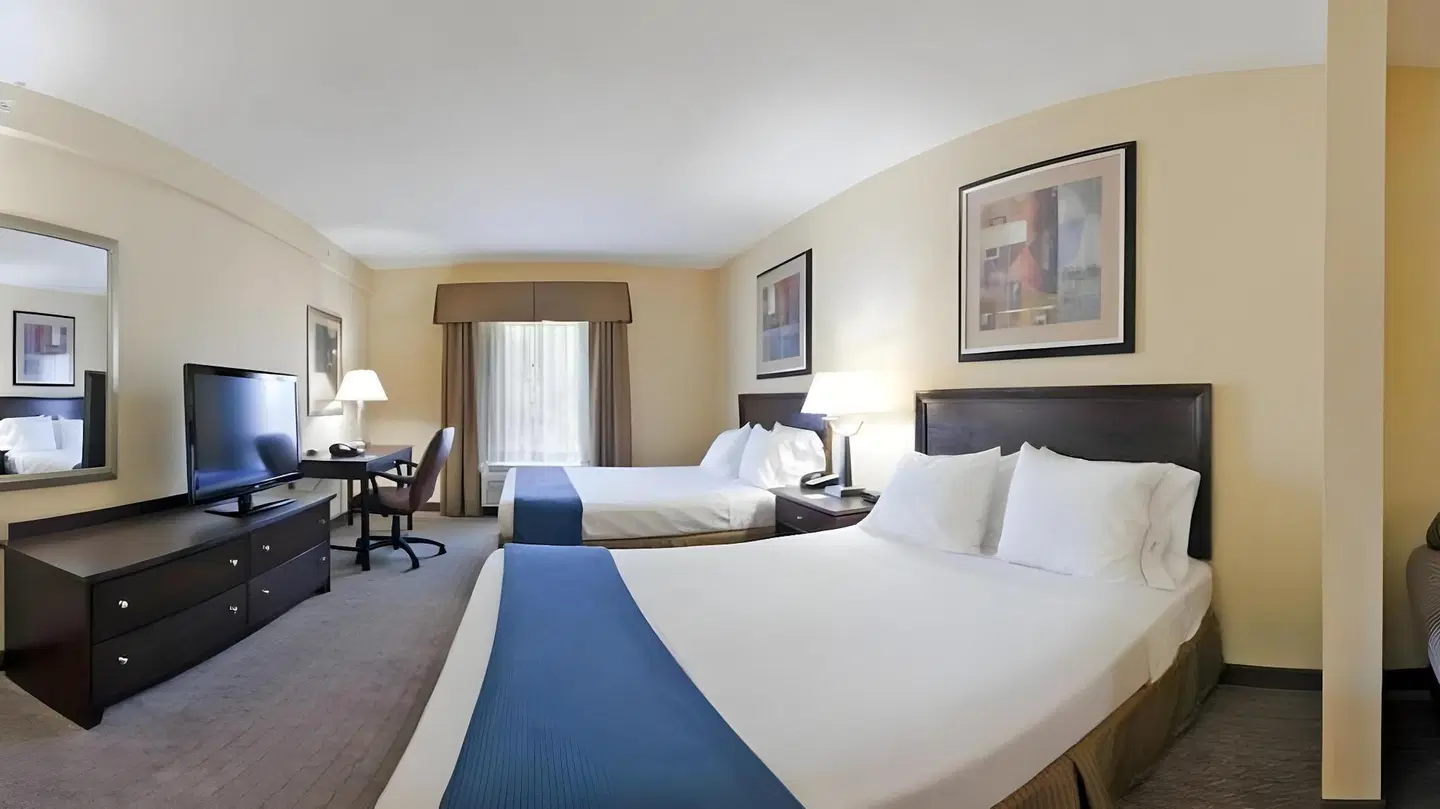 Holiday Inn Express & Suites Clearwater/Us 19 N by IHG ROOM_EXAMPLE