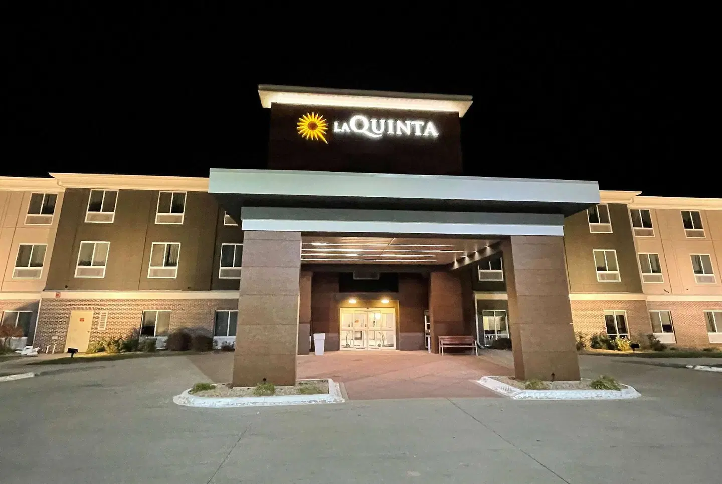 La Quinta Inn & Suites by Wyndham Ankeny IA EXTERIOR