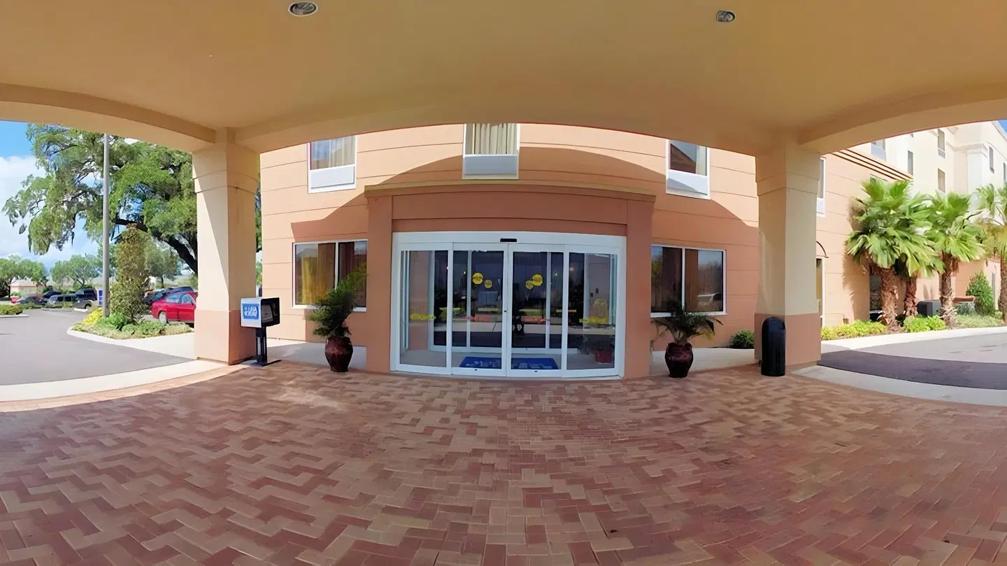 Holiday Inn Express & Suites Clearwater/Us 19 N by IHG EXTERIOR