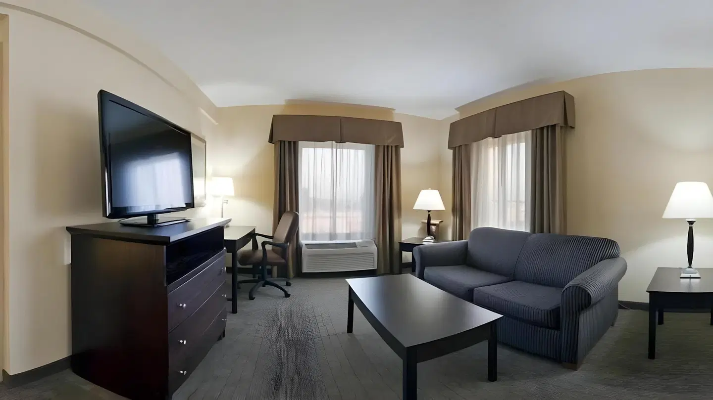 Holiday Inn Express & Suites Clearwater/Us 19 N by IHG ROOM_EXAMPLE