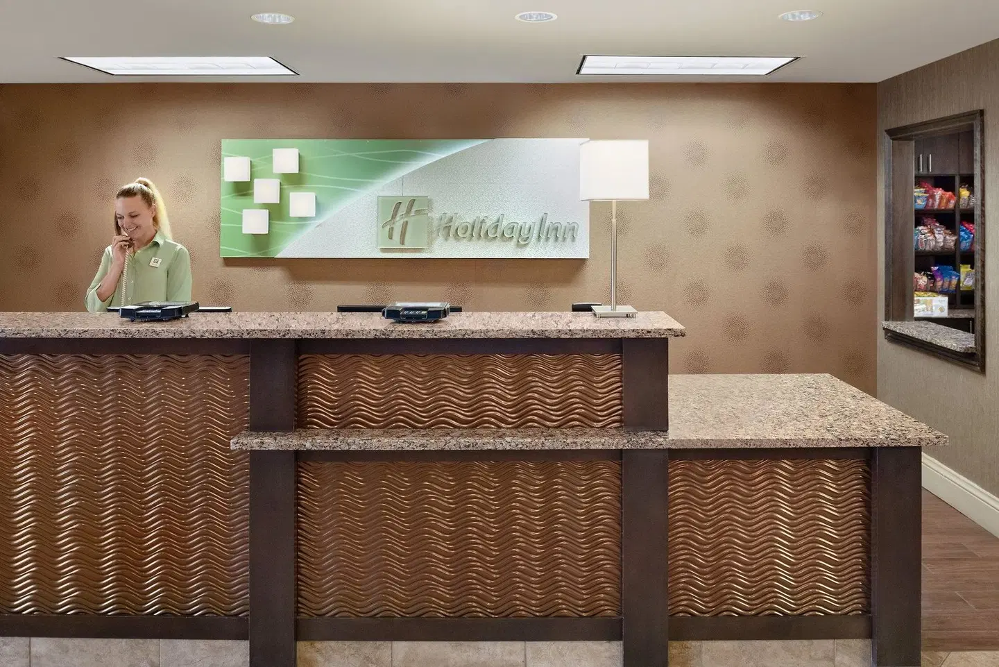 Holiday Inn Dubuque/Galena by IHG LOUNGE_LOBBY
